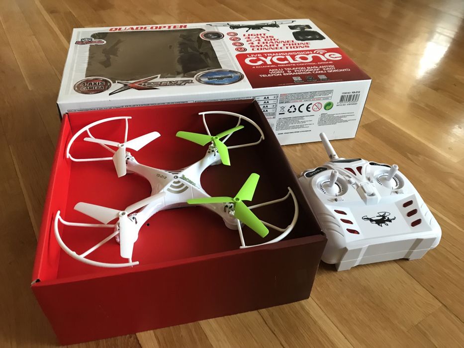 Дрон с WiFi и камера - чисто нов, управление с телефона