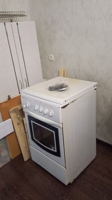 Продам газовую плиту.