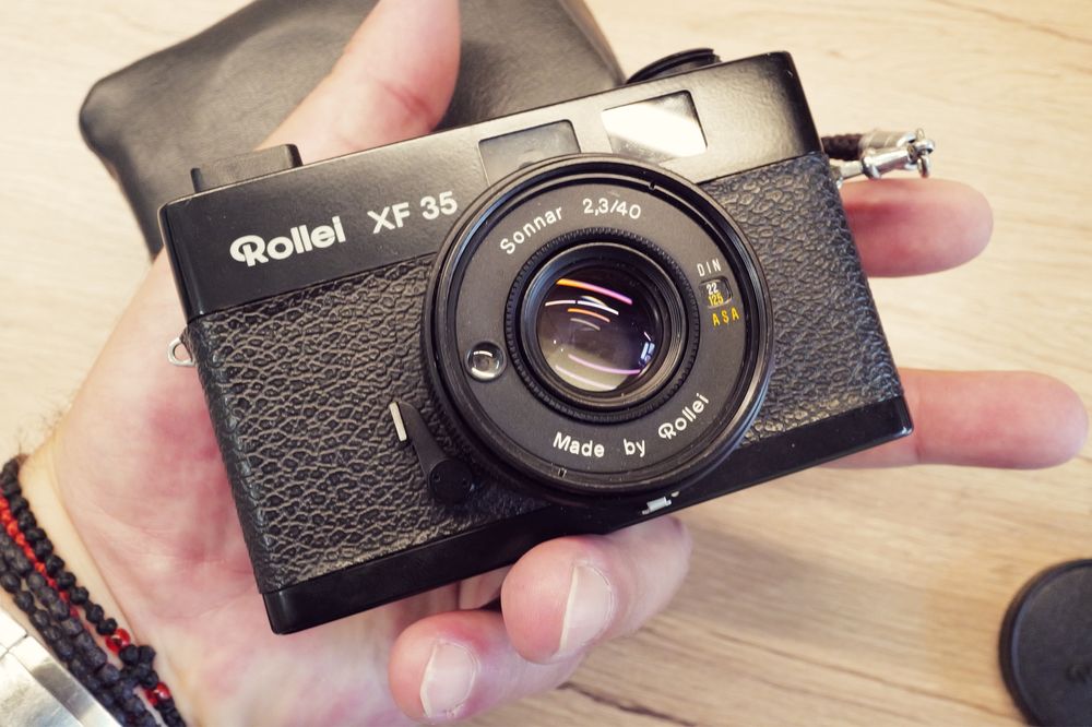 Aparat foto Rollei XF 35 si Nikon L35 AF point and shot pe film