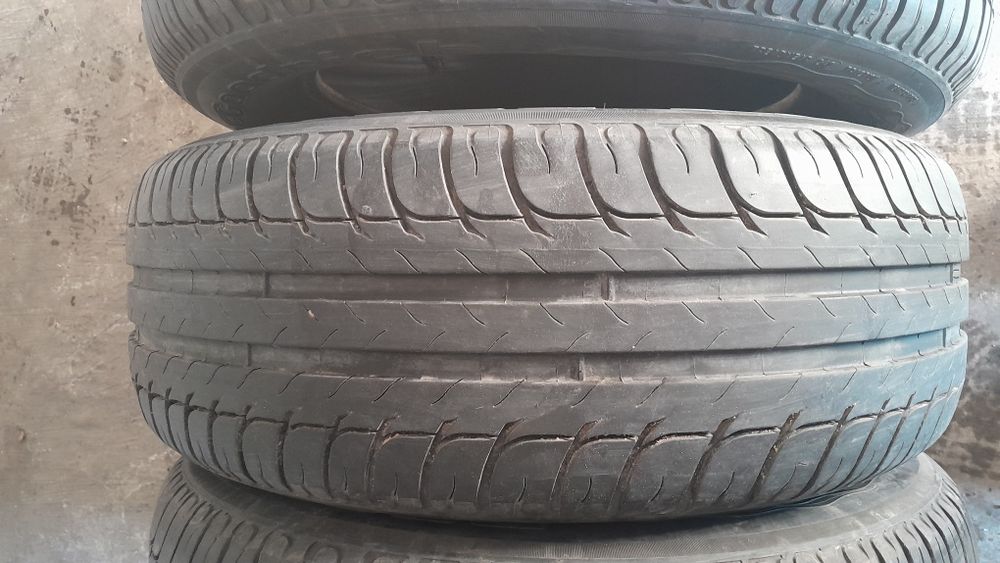 Продам шины 215/60 R16 .
