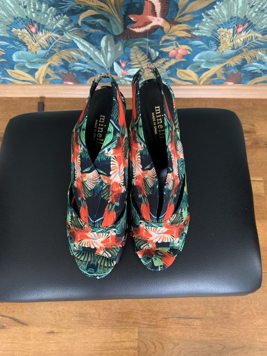Sandale Minelli cu imprimeu tropical și papagali – Piele, Made in Spain – Mărimea 39