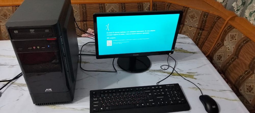 продам компьютер в комплекте  работает