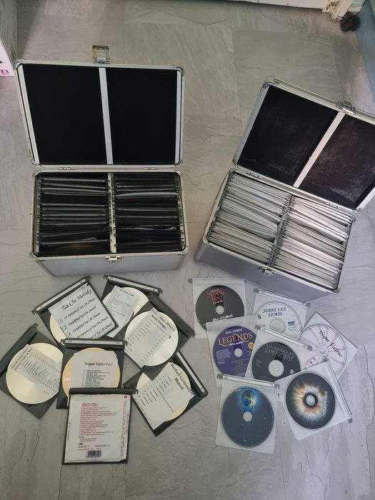 Discografie Audio CD Compact Disc NU VÂND LA BUCATĂ sunt peste 450 CD