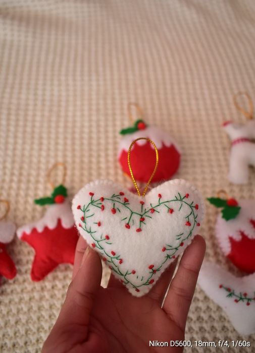 Коледни играчки от филц