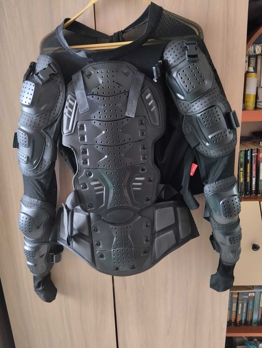 Мото аксесоари - каска, якета, протеkтори, стъпенки.