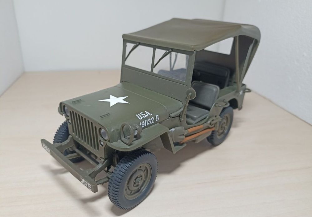 Jeep Willys macheta auto 1:18
Scara 1:18

Fotografiile fac parte din d