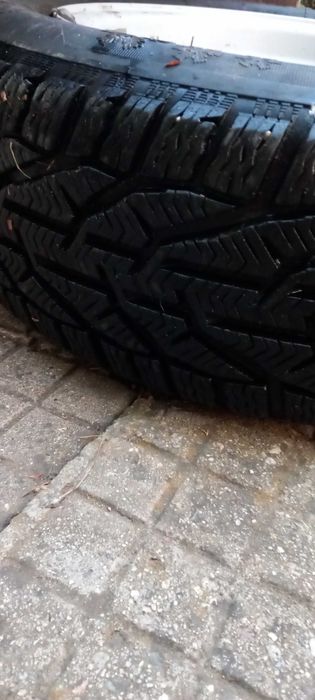Автомобилни гуми с джанти