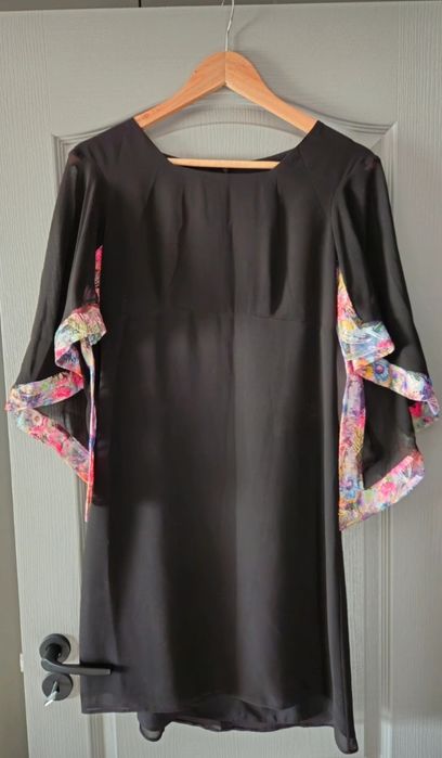 Rochie de ocazie neagră, cu mâneci clopot