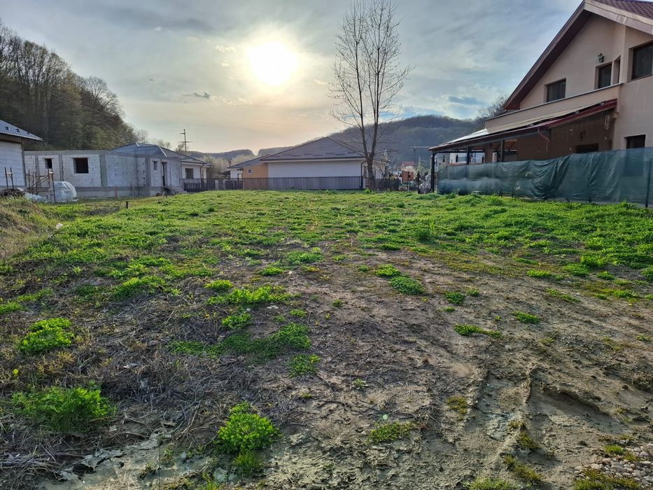 Teren intravilan de vânzare