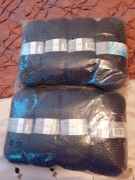 8 гранки черна прежда с лъскава нишка