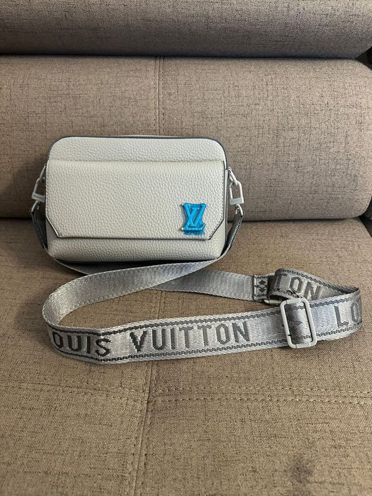 Poseta Louis Vuitton alba