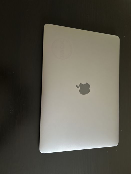 Vând Macbook Pro A1708 i5 8 GB RAM 256 GB SSD 199 cicluri