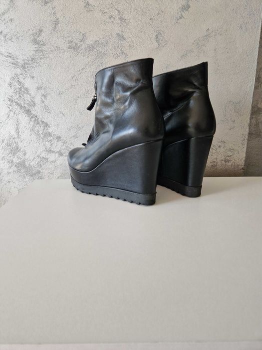 Черни боти от естествена кожа на платформа