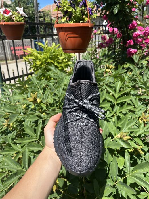 Yezzy 350 v2 black reflective