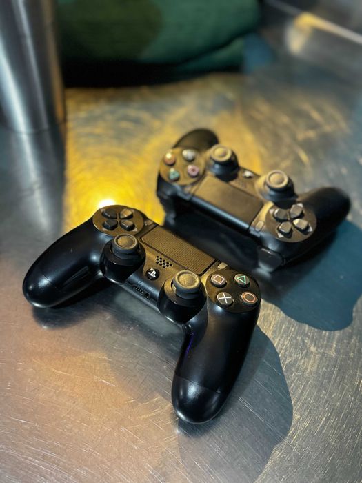 PlayStation 4 1TB + 2 controllere | Funcționează perfect