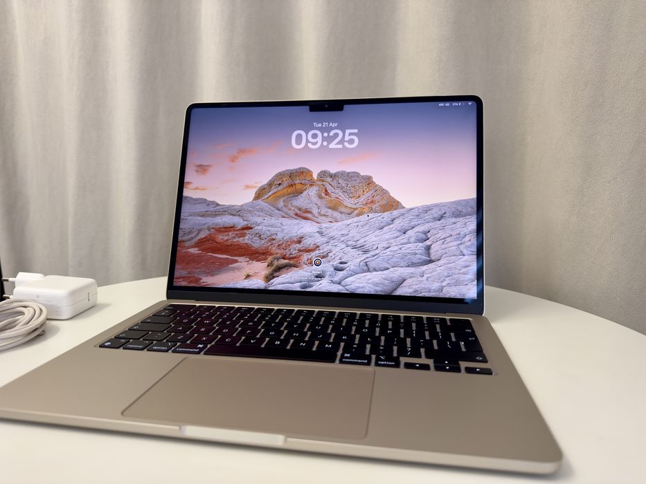 Apple Macbook AiR 13,6" M3 256GB CA NOU !