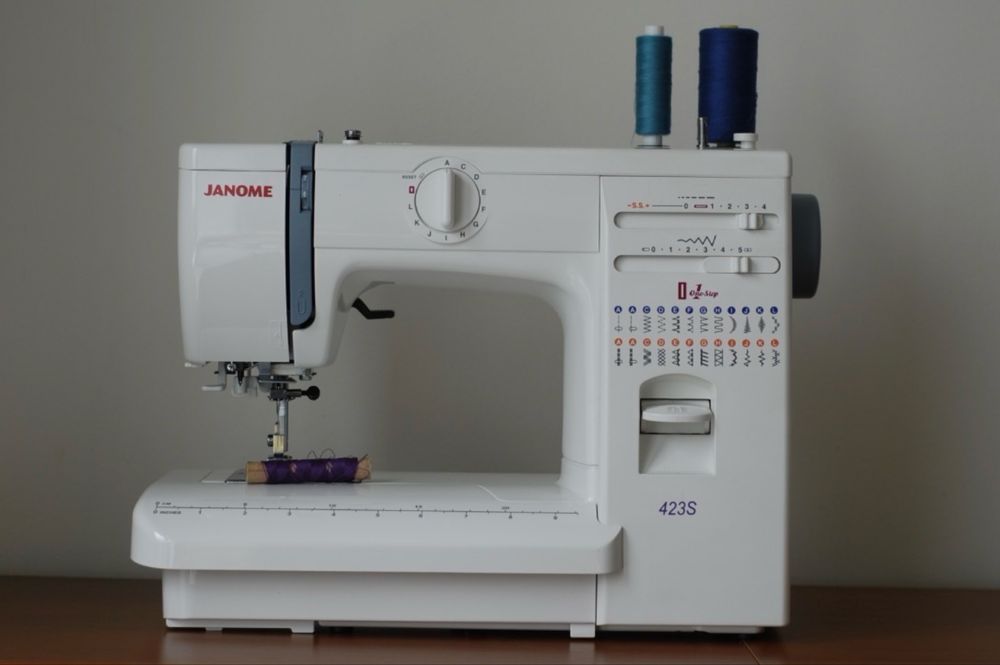 Швейная машинка Janome 423 S