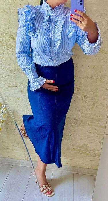 Дълга тънка дънкова пола