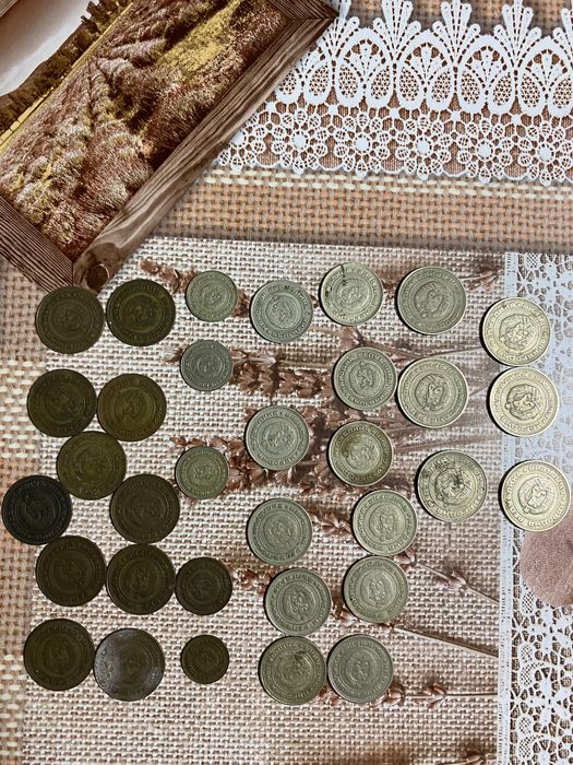 Продавам стари монети