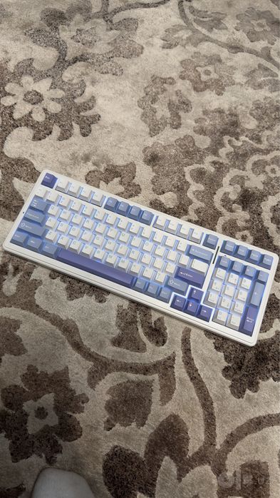 Продается  механическая клавиатура AULA F99 (White/Purple)