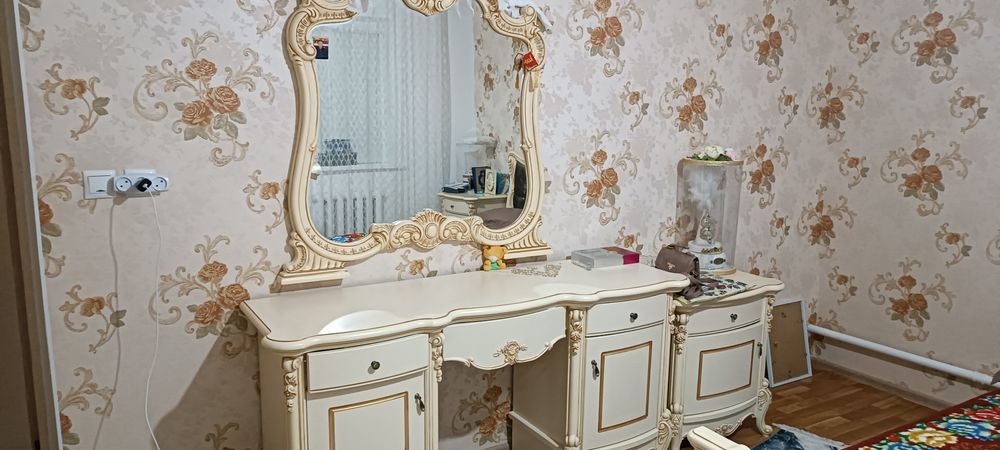 Спальние гарнитуры