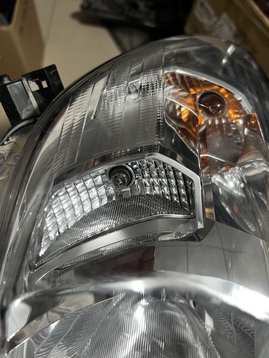 Фара права Прадо 150 Prado