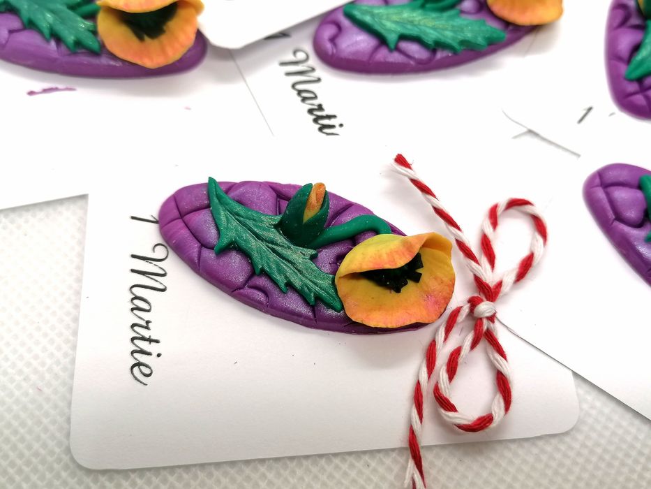 Brosa martisor handmade lalele din Fimo