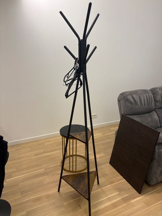 Cuier elegant cu model de lemn