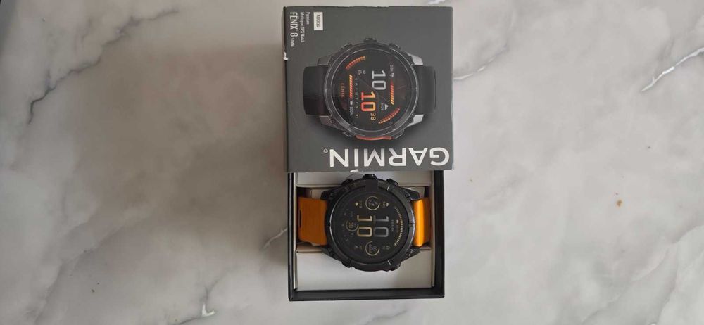 Смарт часовник Garmin Fenix 8 Amoled