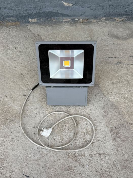 Продам LED прожектор