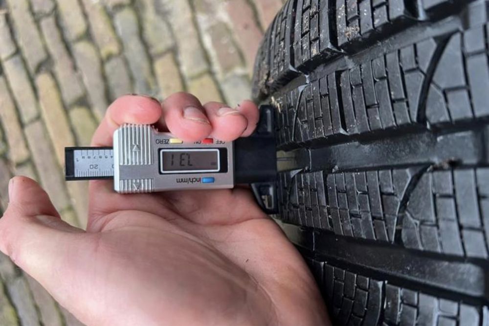 Asron martin джанти 20 цола ( Зимни гуми )