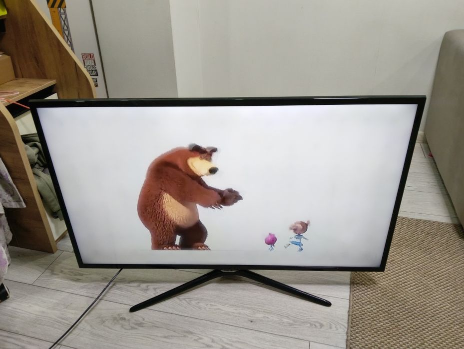 Продам большой телевизор Samsung Smart tv
