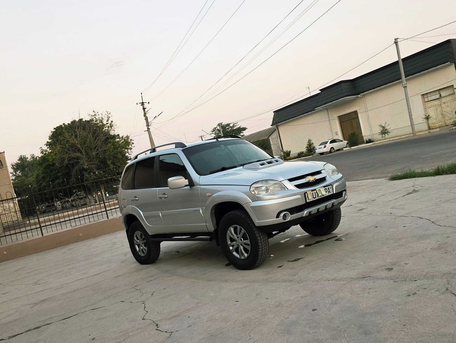 Niva 4x4 Sotiladi