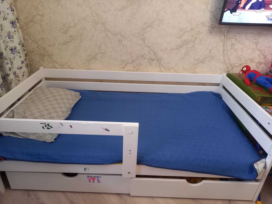 Продам 2 детские кроватки