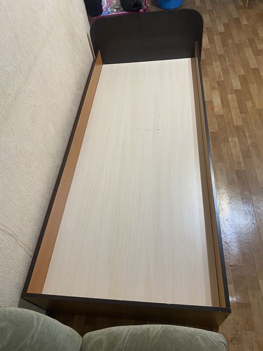 Продам кровать без матраса