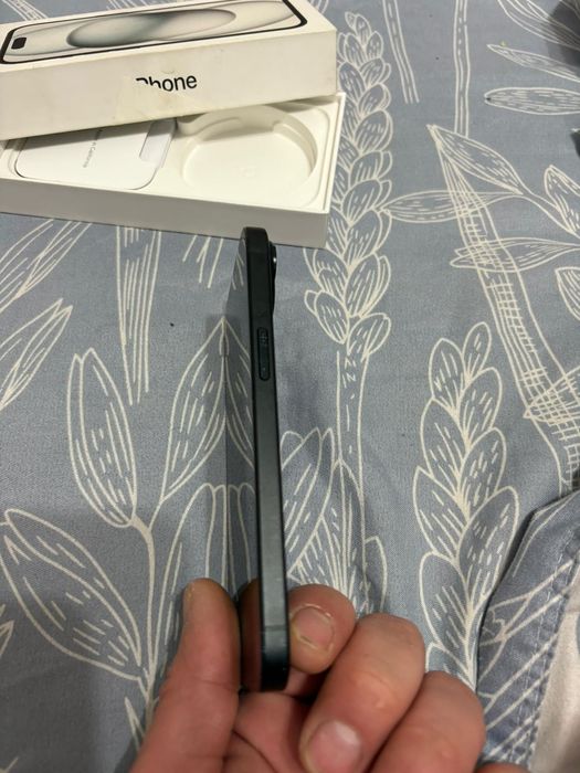 Vând Iphone 15 Black ,256 GB, folosit aproape 2 ani cu folie si husa