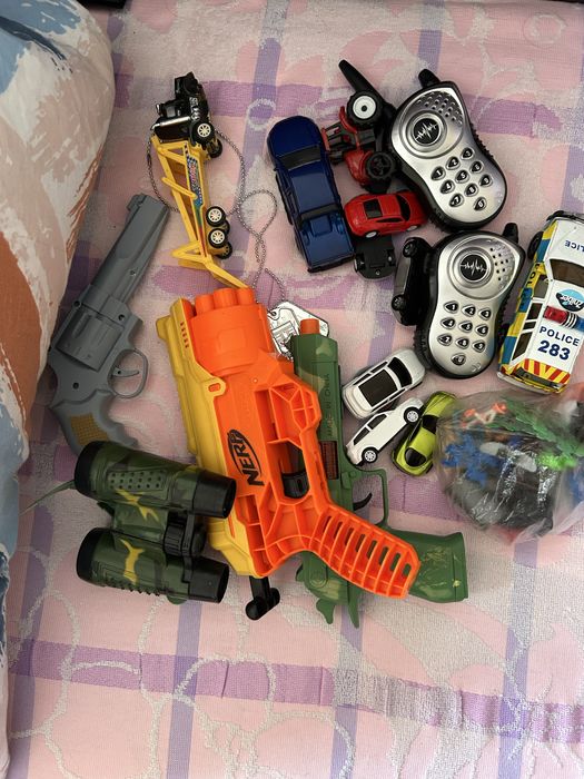 Продам недорого детские игрушки для мальчика