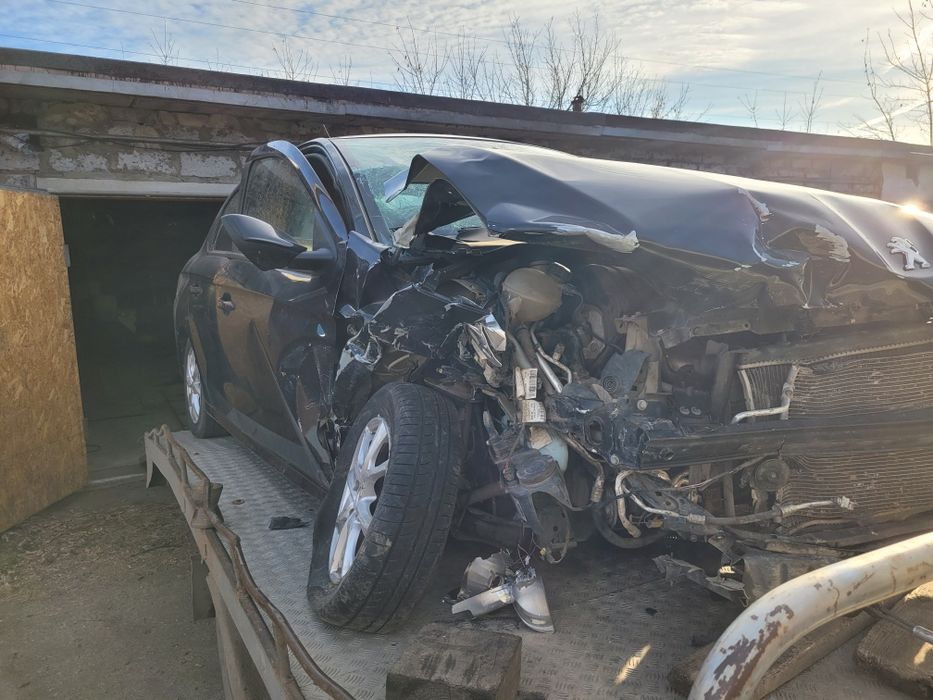 Пежо 301 по запчастям.