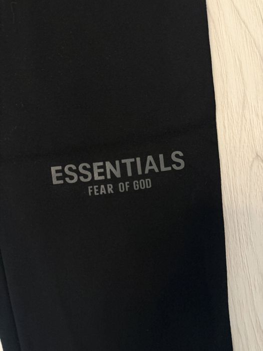 Pantaloni Essentials