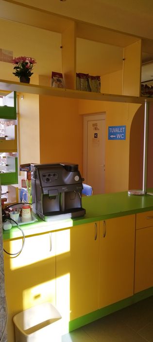 Продава се обзавеждане за кафене/ заведение