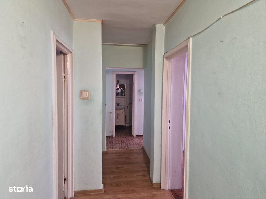 De vanzare apartament 3 camere decomandat etaj 1 George Enescu,Suceava