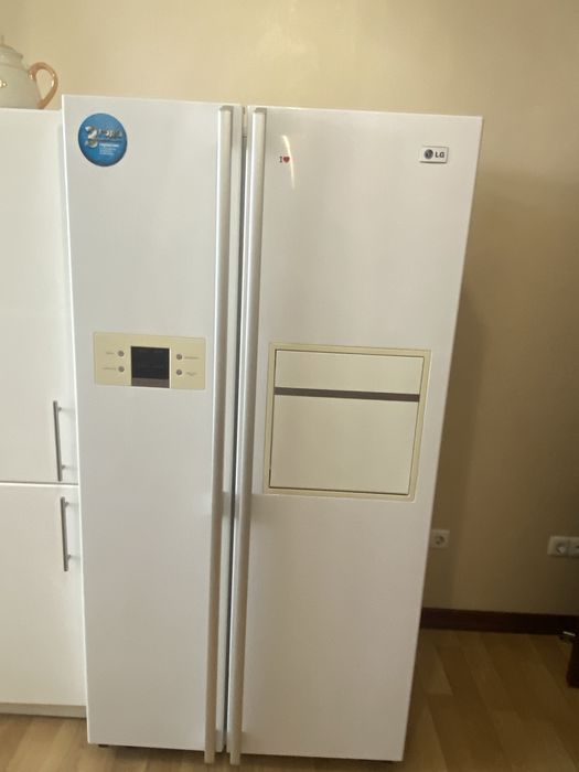 Продается ,2хкамерный ,2х дверный холодильникLG