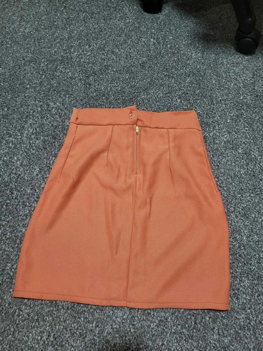 Оранжева лятна пола