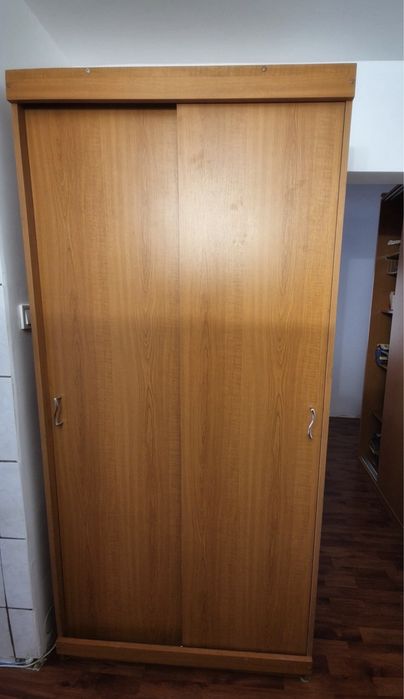 Dulap cu uși glisante