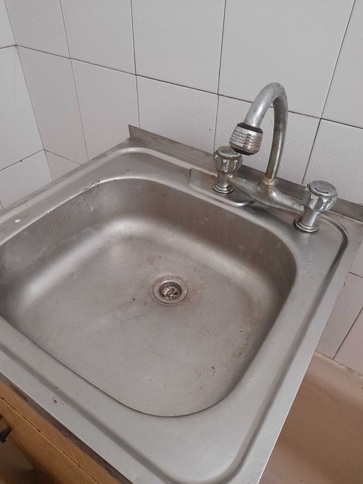 BATERII CHIUVETA ,baie si bucatarie