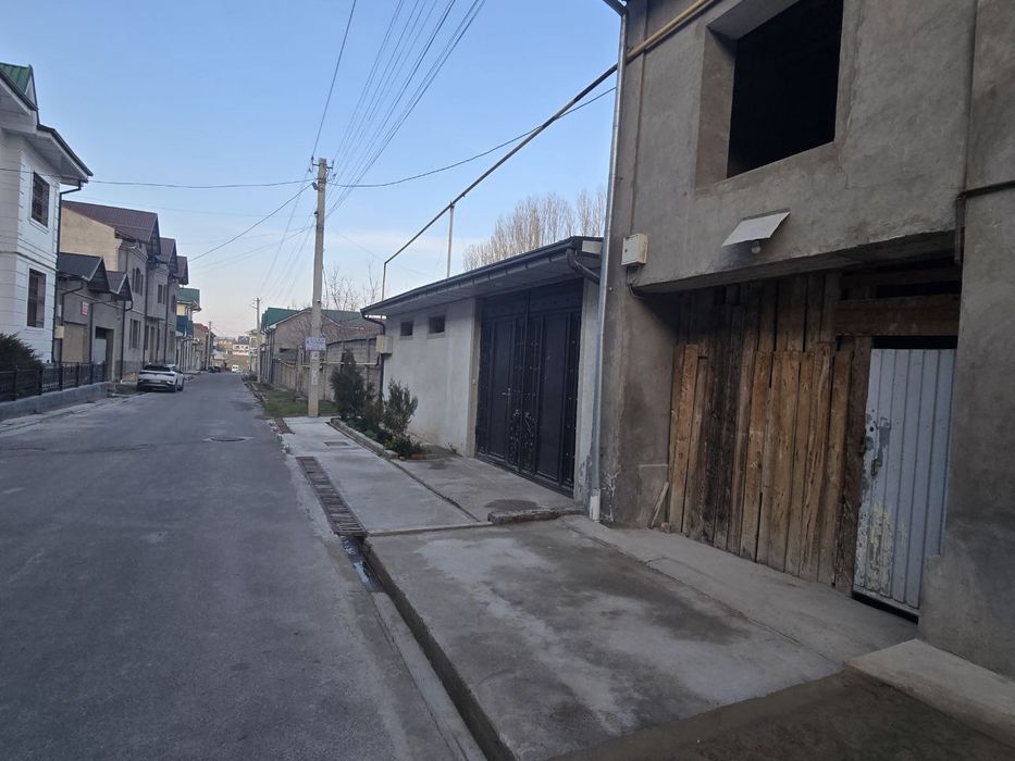 Toshkent Shaxar Sabzavot arkadan 1km kirganda 3.5 sotu  yer sotiladi