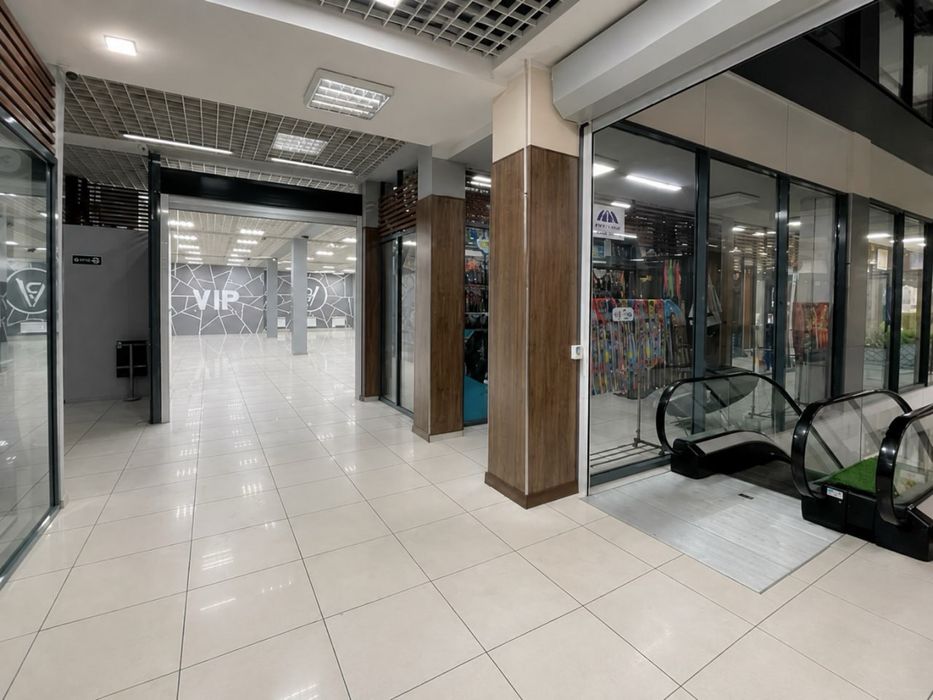 Аренда коммерческого помещения 664 м² под магазин одежды/масс-маркет