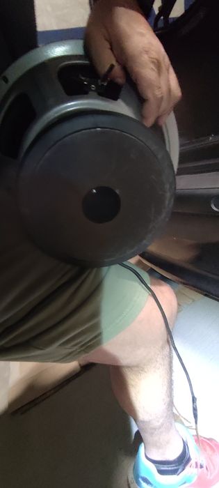 Subwoofer auto de mare putere 6000w 10000w putere cu membrana defectă, a căzut o scândură pe el. Difuzor și încă un subwoofer de 800-1000w perfect fun