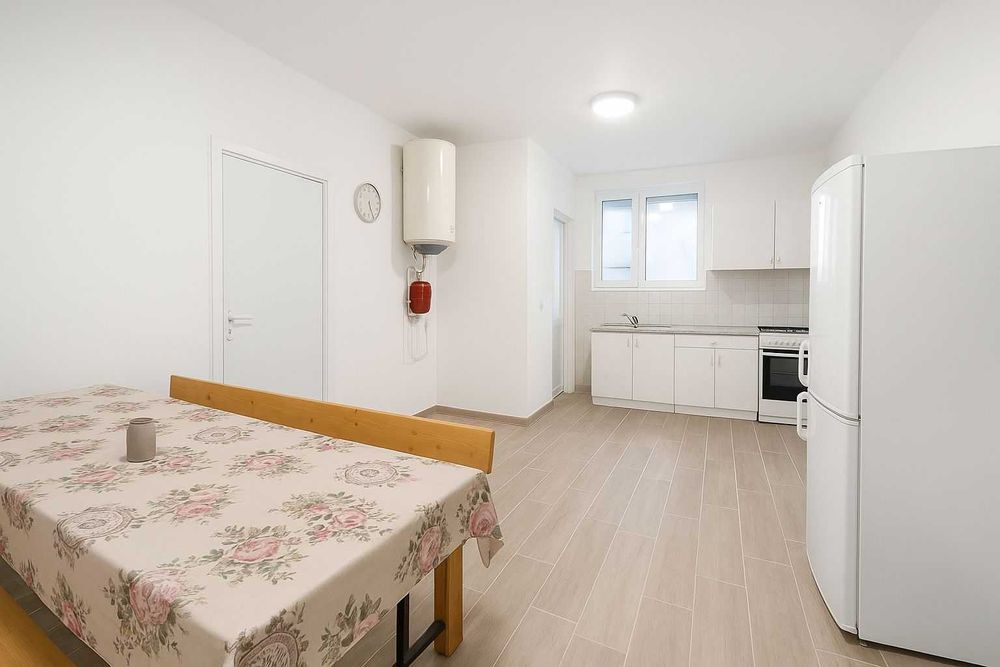 Cazare muncitori Camere spațioase, utilități incluse, facturare firmă!