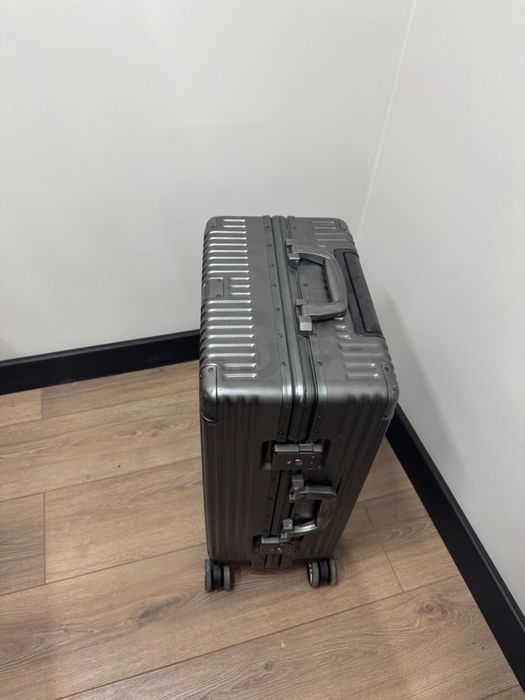 Massajniy kreslo DYSON xavo tozalagich